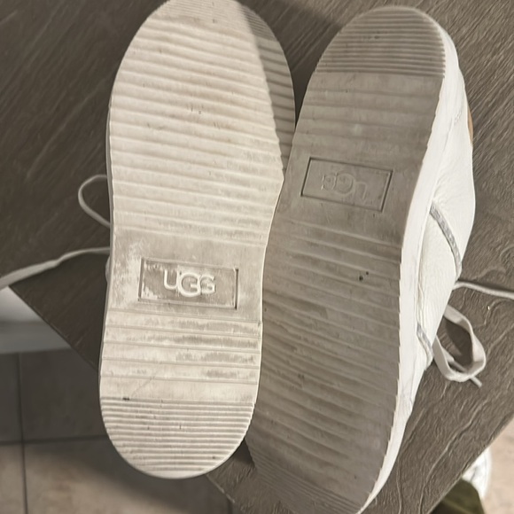 UGG Alameda Lace Sneakers cute and comfy! - Picture 4 of 7